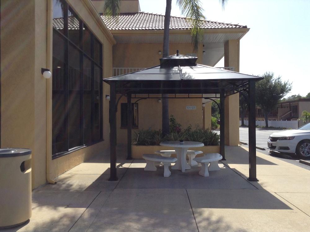 Rodeway Inn Port Richey North Exterior photo