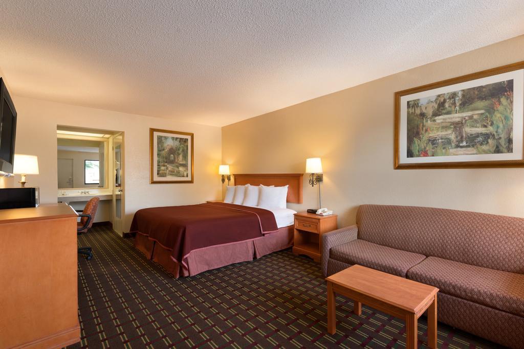 Rodeway Inn Port Richey North Exterior photo