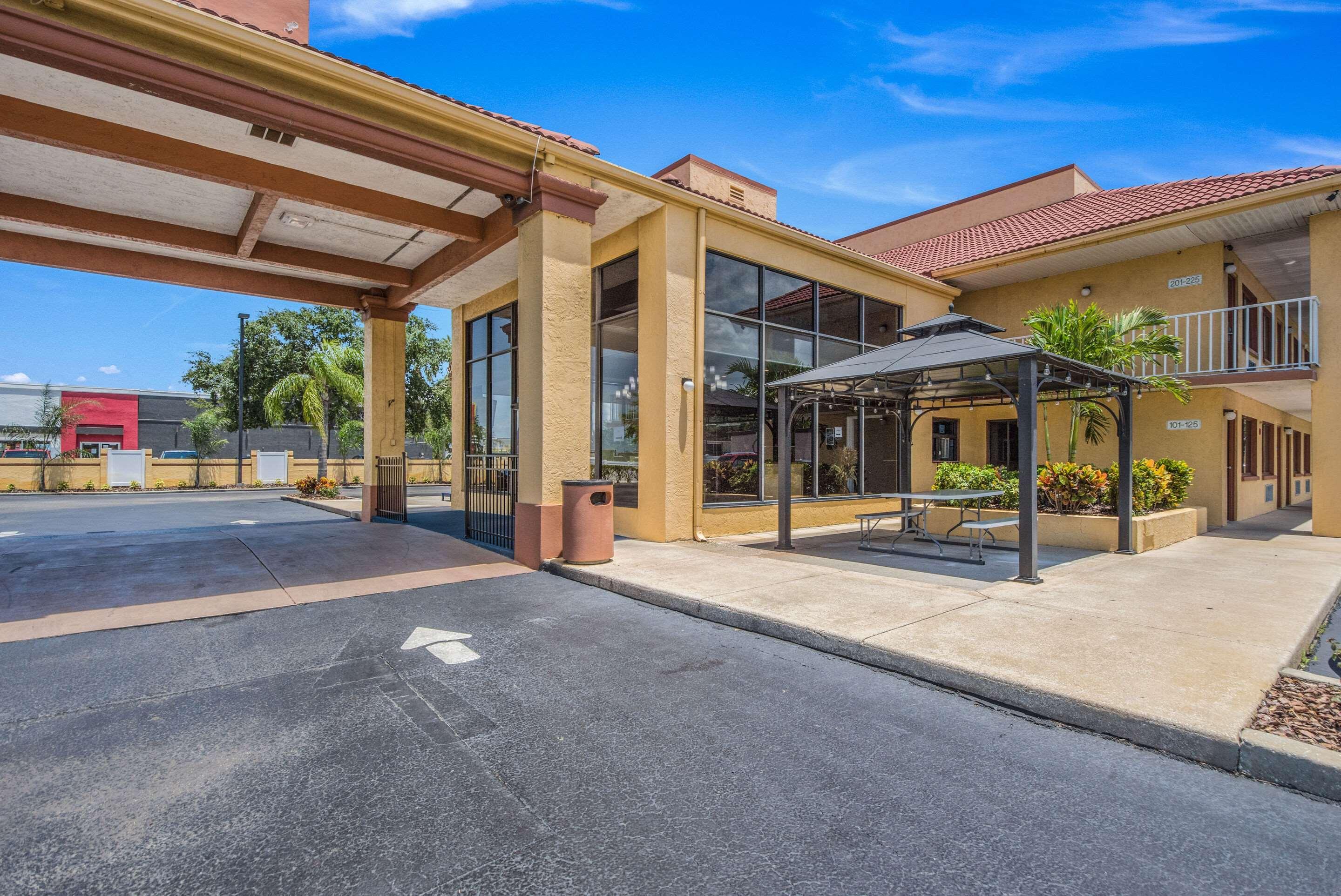 Rodeway Inn Port Richey North Exterior photo